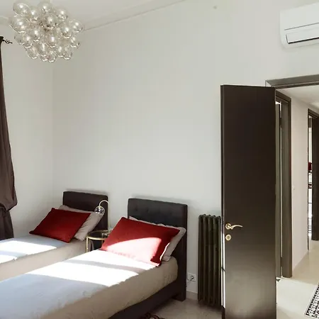 Апартаменты Stylish Flat For Up To 5 People - 200m From Metro Sangiovanni Рим